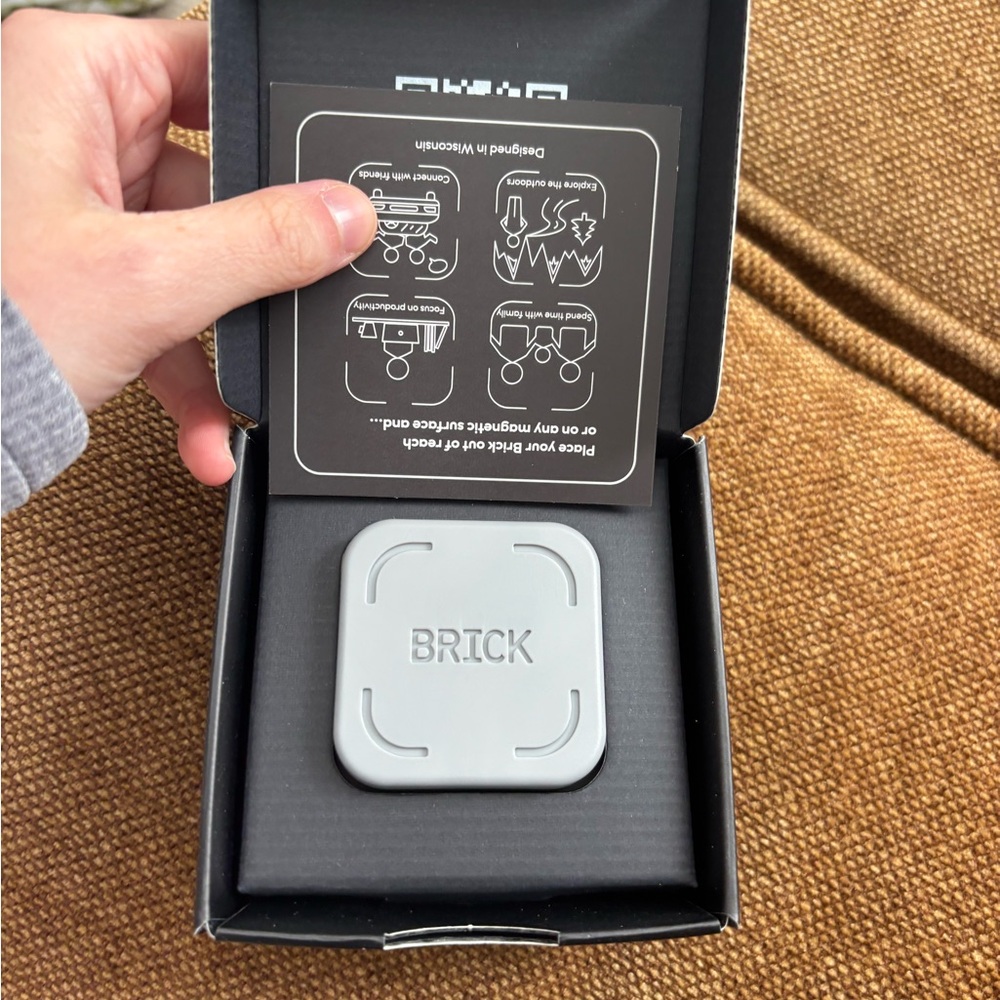 Brick magnet device - Picture 2 of 2